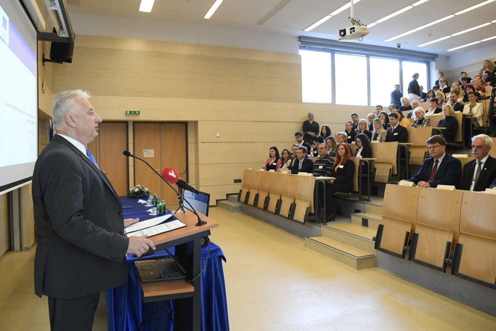 Sikeres az Óbudai Egyetem Kárpát-medencei online oktatási centruma