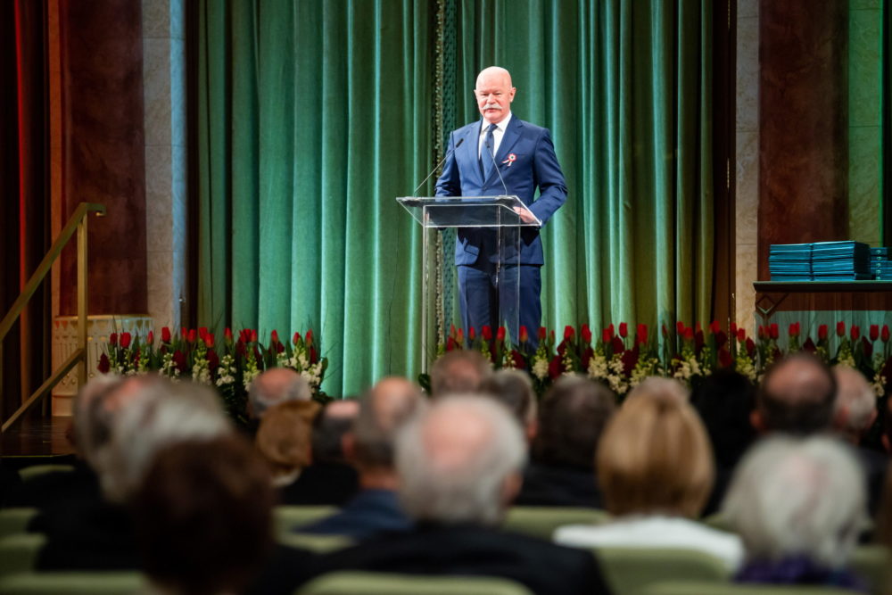 Csák János állami kitüntetéseket, művészeti díjakat adott át