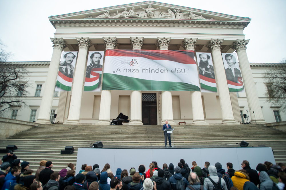 Csák János: Ma az a bátorság Európában, hogy kimondjuk, békét akarunk