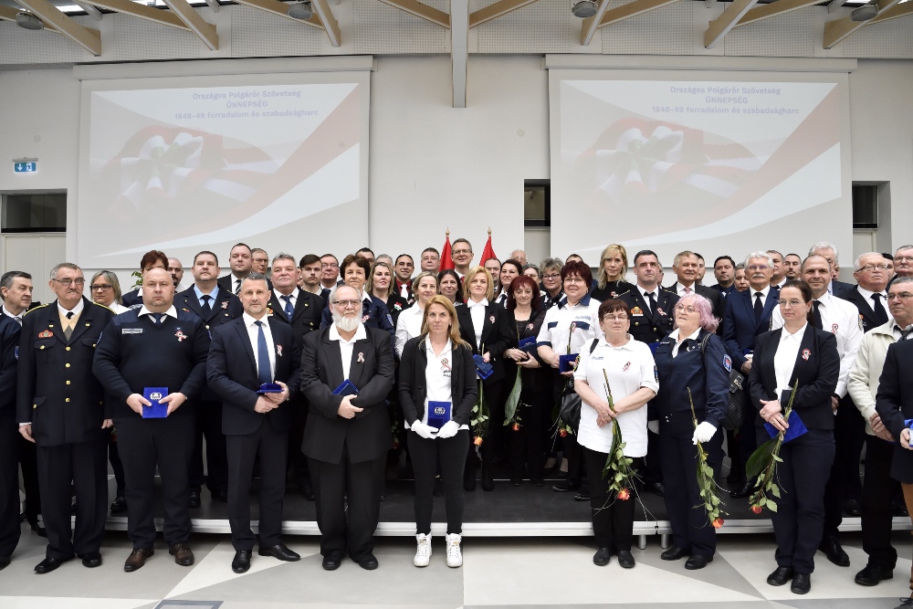 Sűrű időkben hideg fejre és magyar szívre van szükség