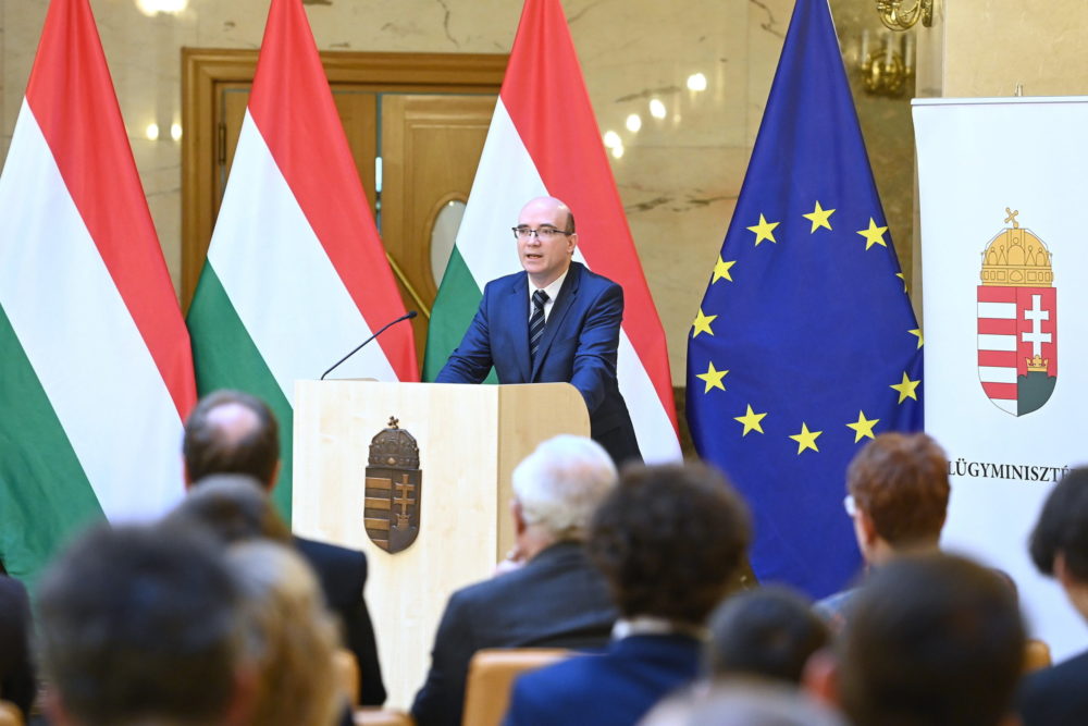 Maruzsa Zoltán: 22 ezer táblagépet kap a közoktatás