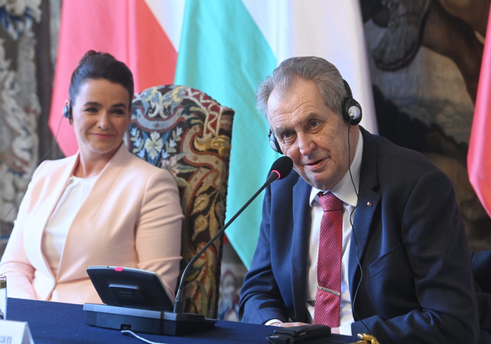 Novák Katalin kitünteti Milos Zeman leköszönő cseh államfőt
