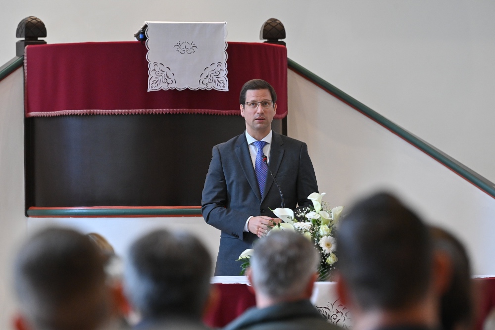 Átadták a felújított angyalföldi református templomot