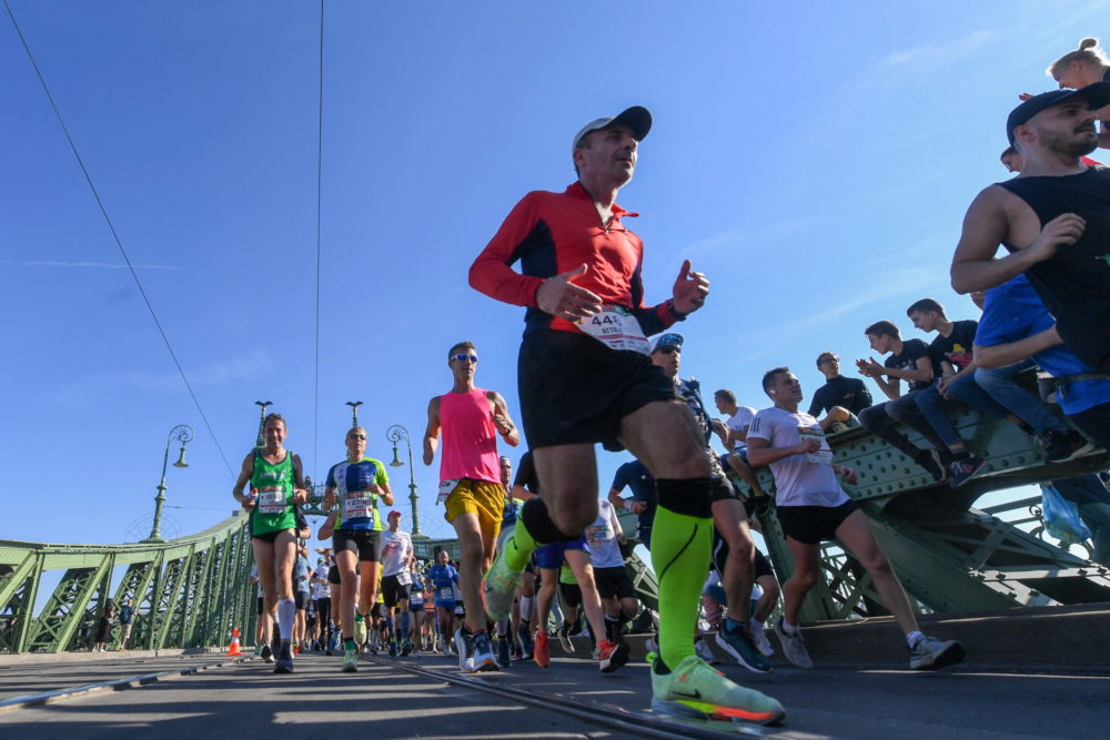 Futóverseny miatt közlekedési változások lesznek vasárnap Budán