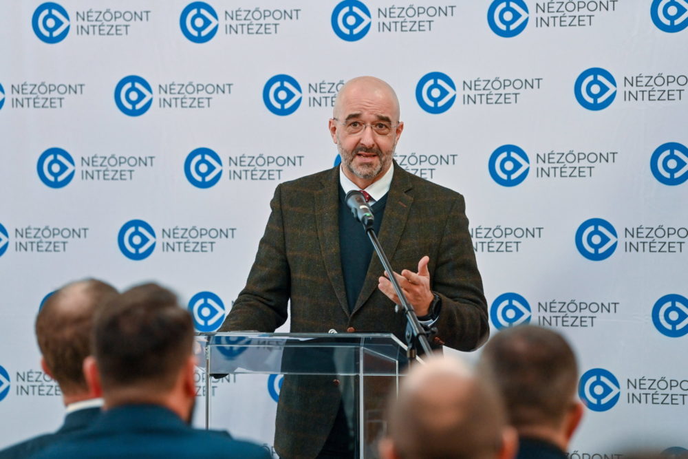 Nyugaton politikai fegyverként működik a média