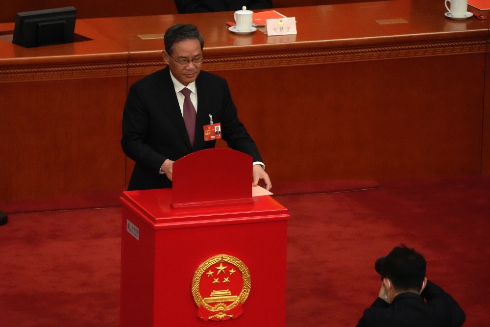 Beiktatták hivatalába a kínai miniszterelnököt