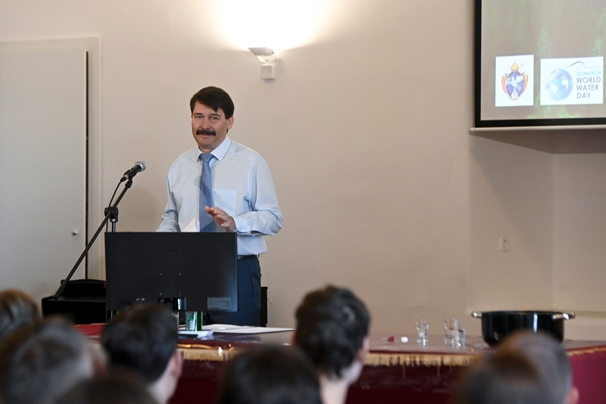 Áder János: A világ ma távolabb áll a klímacéloktól, mint elfogadásukkor