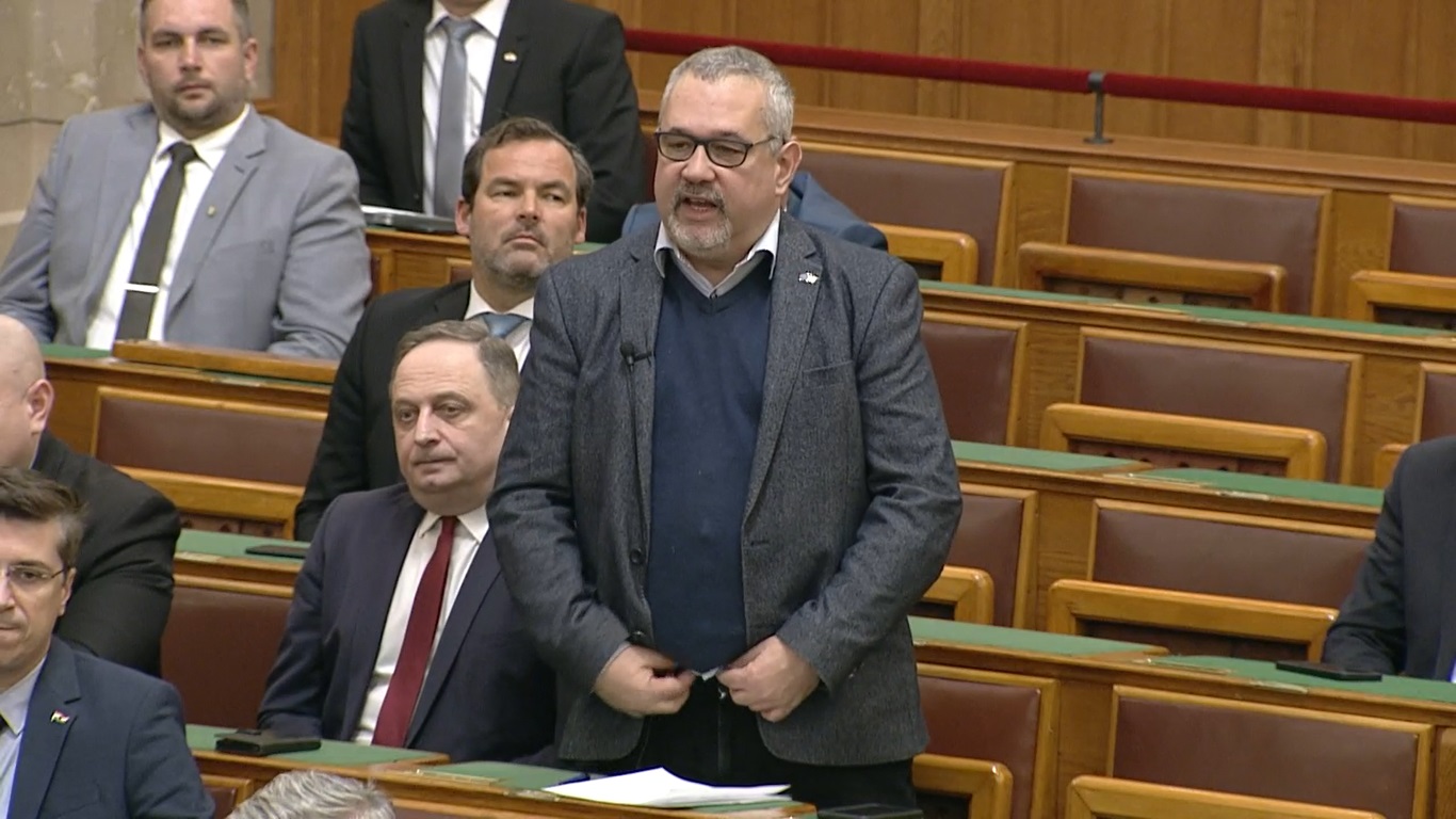 A kormányt kérdezik a képviselők