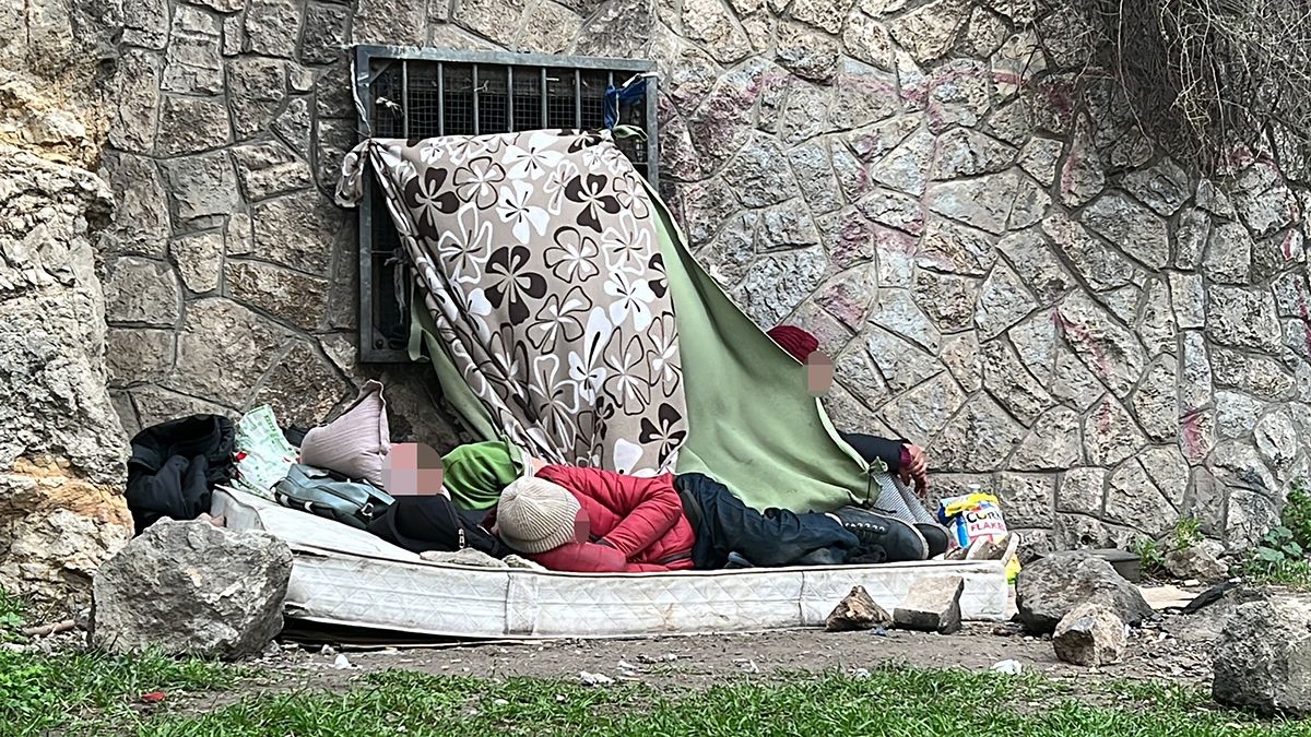 Videó: A Gellért-hegyet is ellepték a hajléktalanok