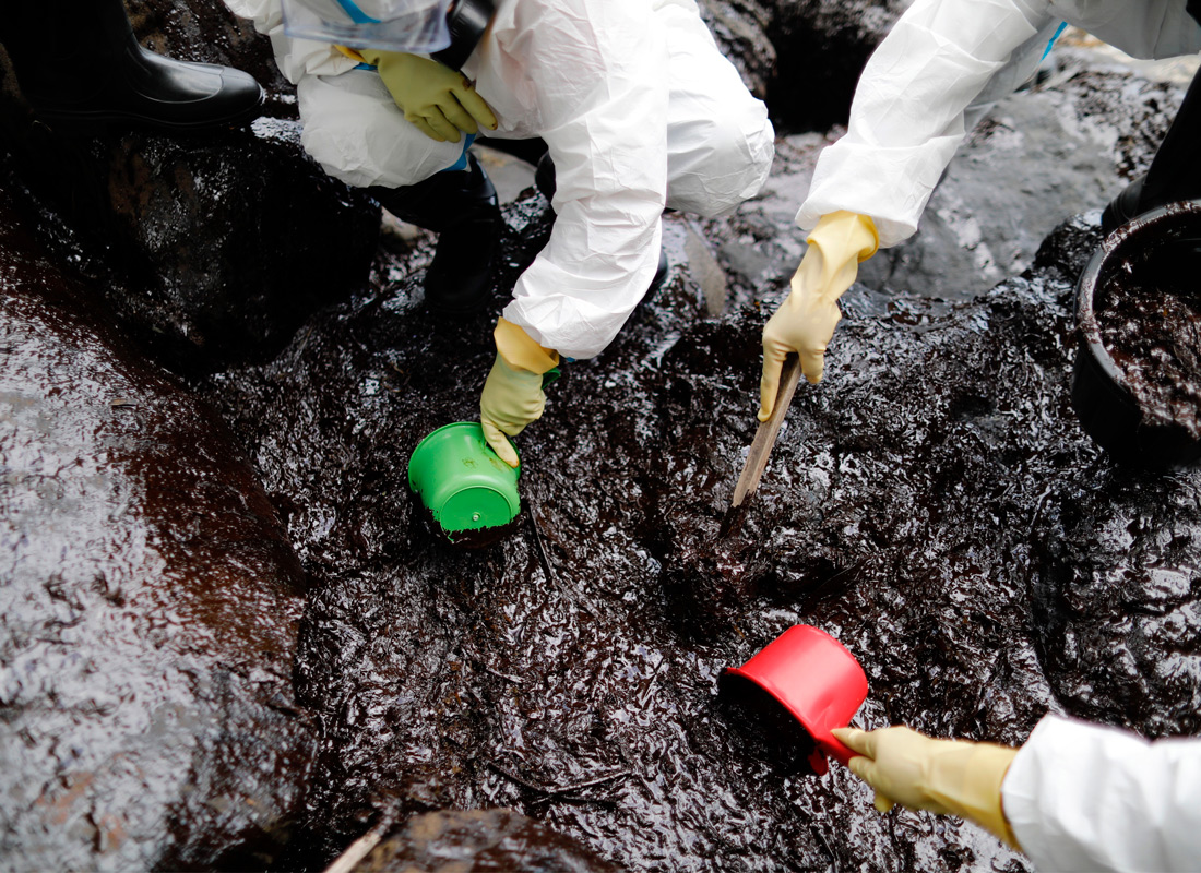 Százezer ember megélhetését fenyegeti olajszivárgás