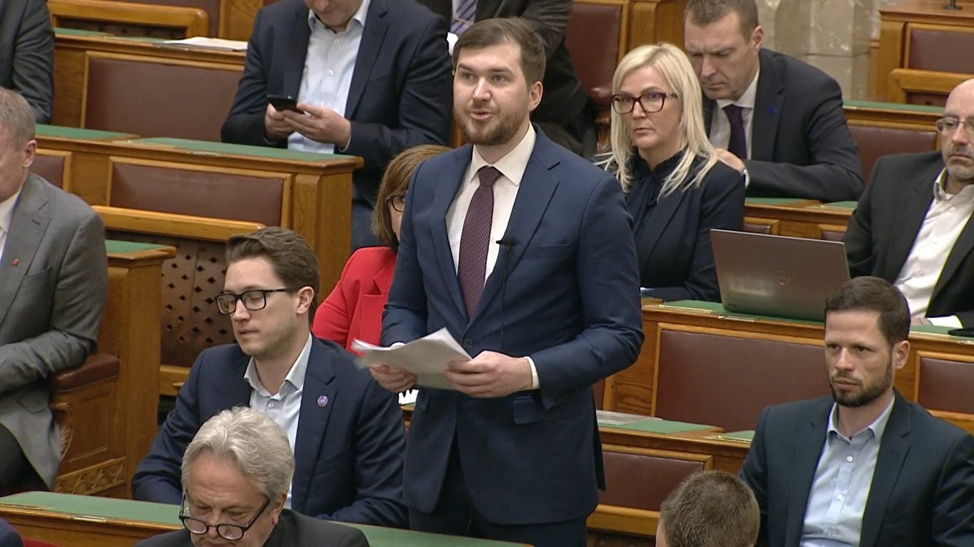 A Momentum is beszállt a Gyurcsány-Karácsony koalícióba