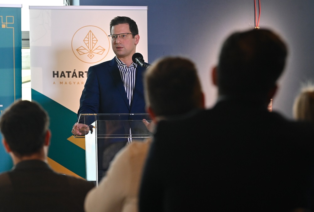 Gulyás Gergely: a magyar állam felelősséget visel minden magyarért
