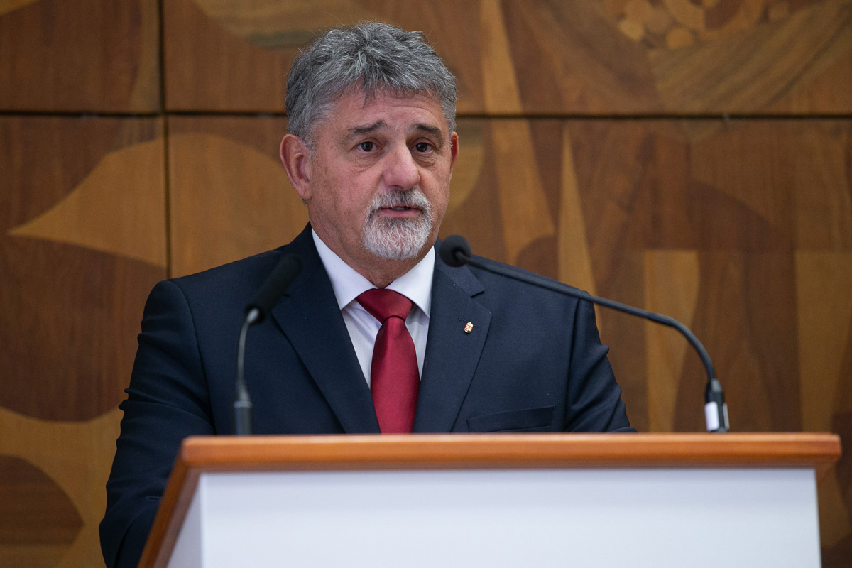 Találkozási pont az állam és az emberek között