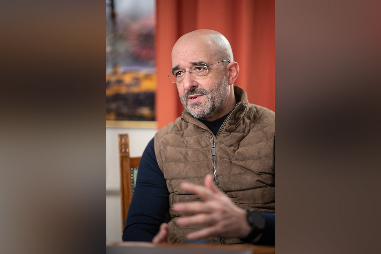 Rólunk, első kézből