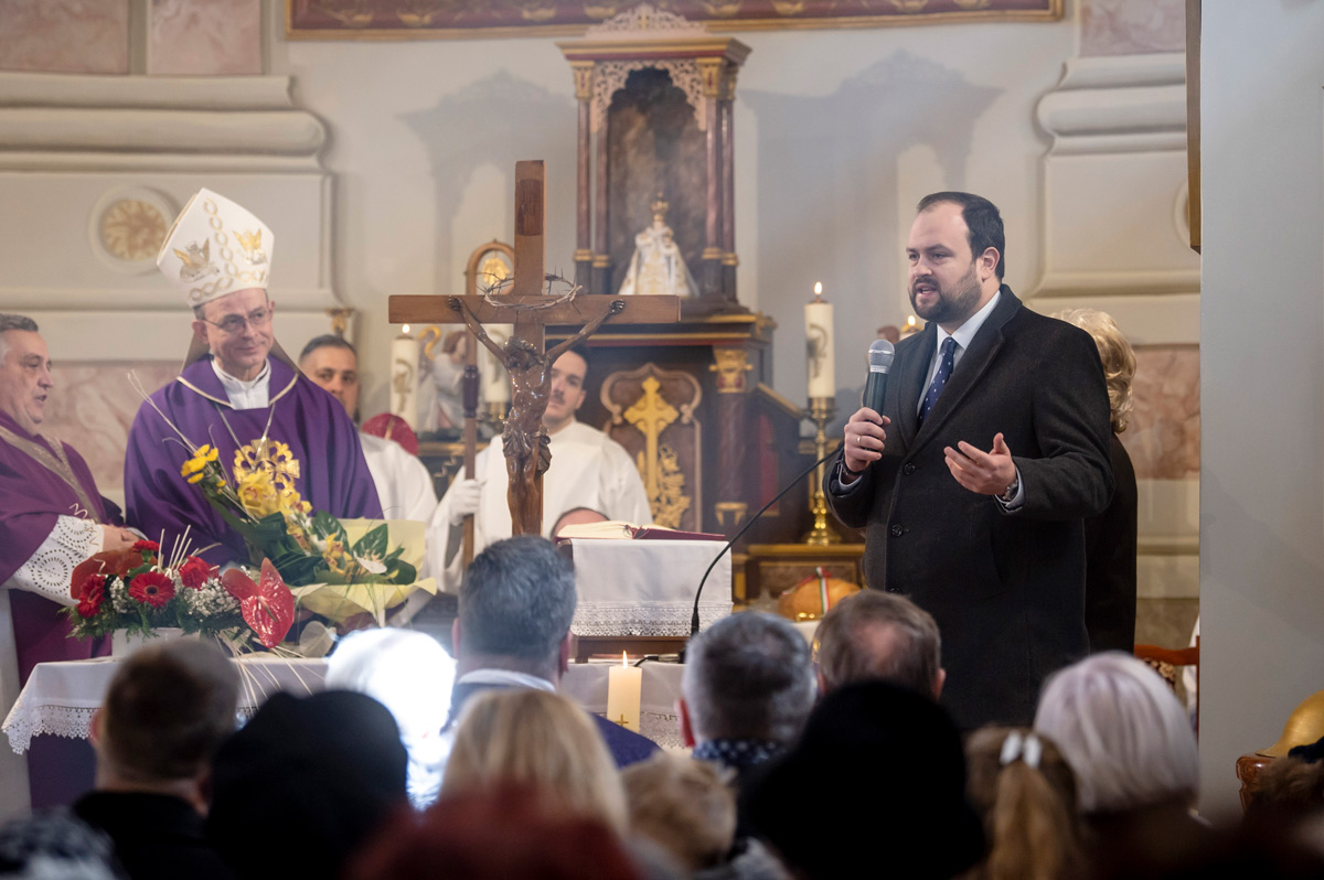 Aki templomot épít és újít fel, az a jövőre gondol