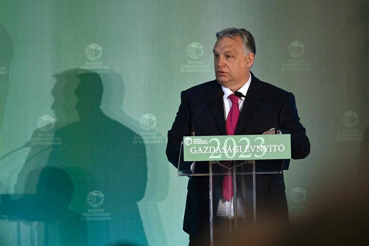 Orbán Viktor: A munkahelyek elsősorban a magyarokéi
