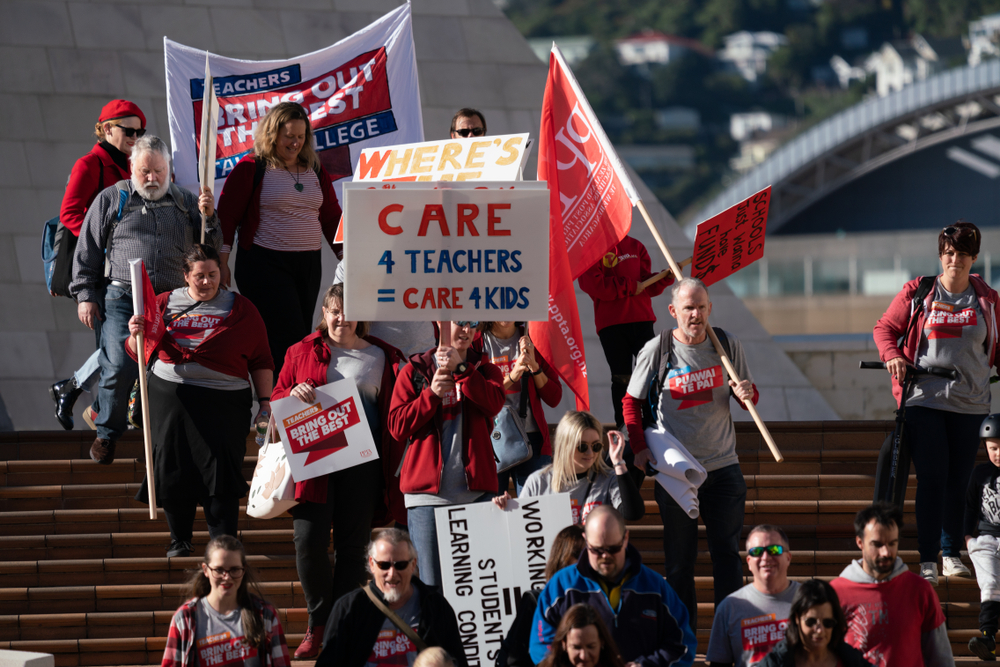 Sztrájkolnak az új-zélandi tanárok, bezárnak az iskolák