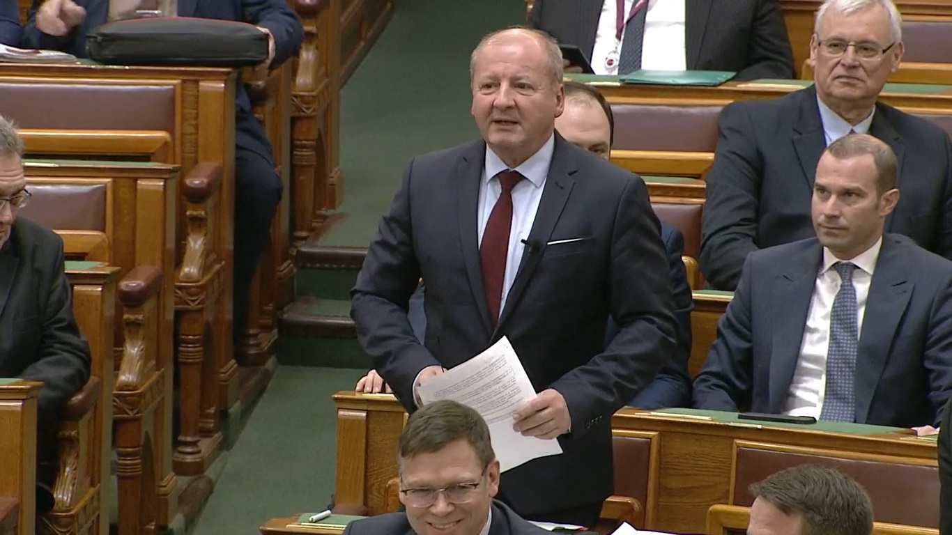 Simicskó István: a Vatikán és Magyarország a béke pártáján áll