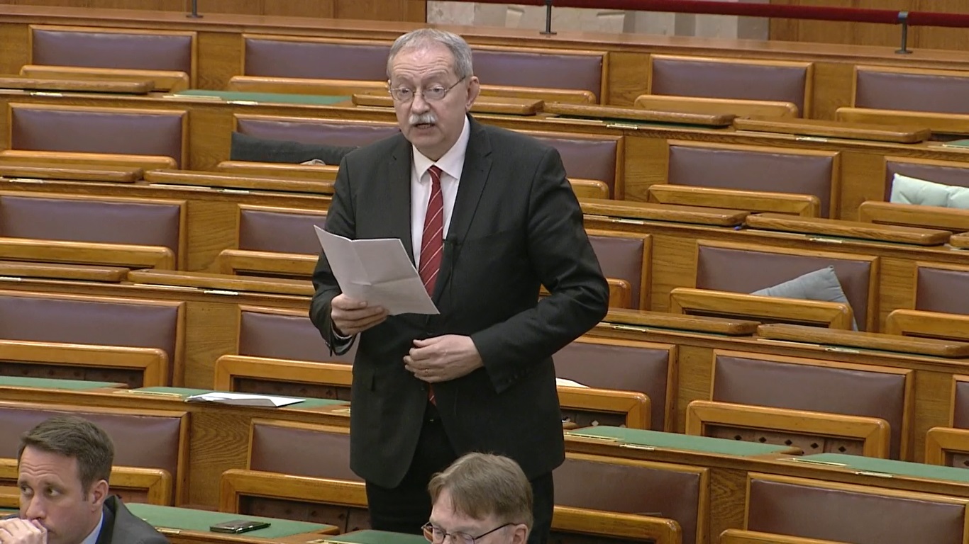 Szászfalvi László: Európa saját magát szankcionálja