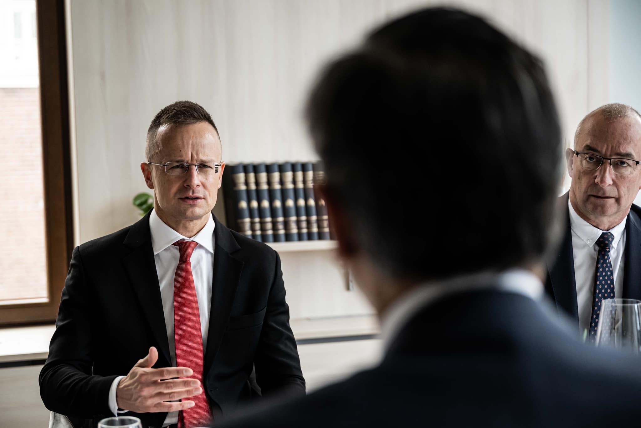 Szijjártó Péter: Kérvényeztük a törvény végrehajtásának elhalasztását