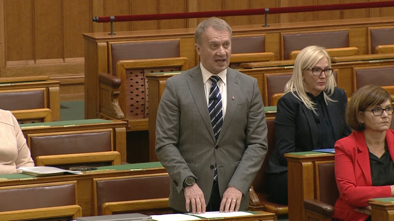 Varju: az Orbán-kormány falánk!