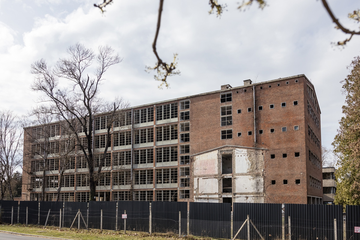Lakásokká és üzletekké alakítják az egykori magyar ruhagyárat