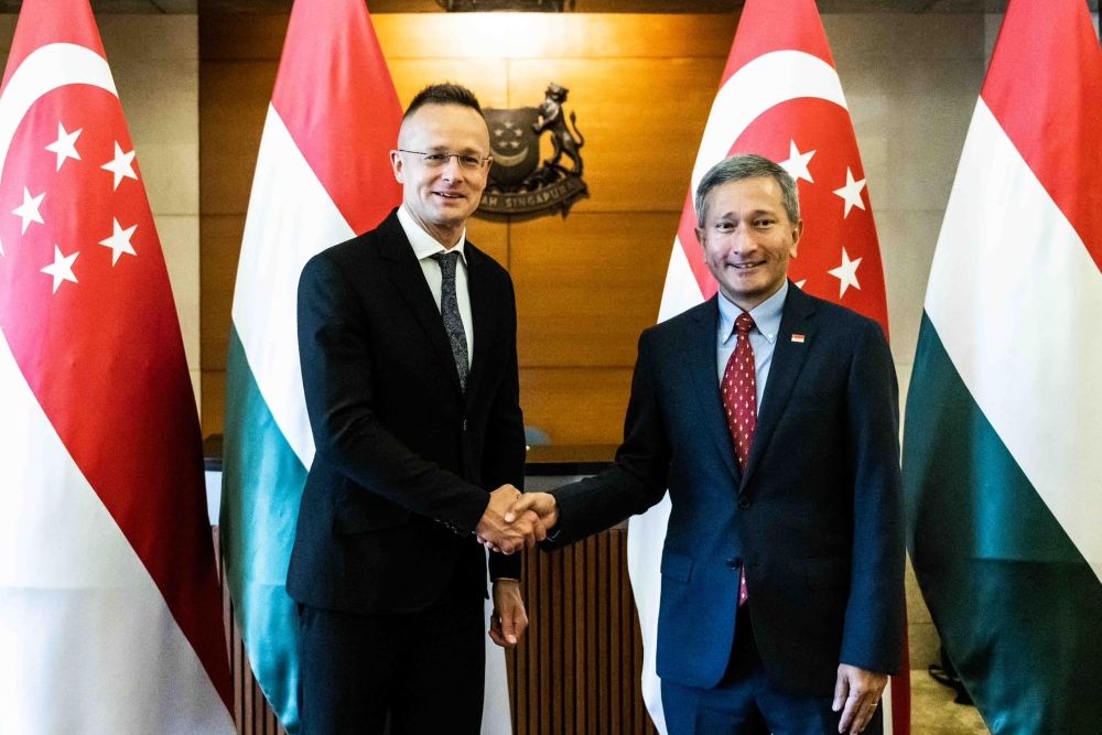 Magyarország és Szingapúr sem kér a külső beavatkozásokból