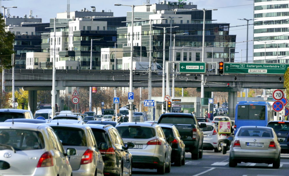 Hétvégén mossák az Árpád hidat, korlátozzák a forgalmat