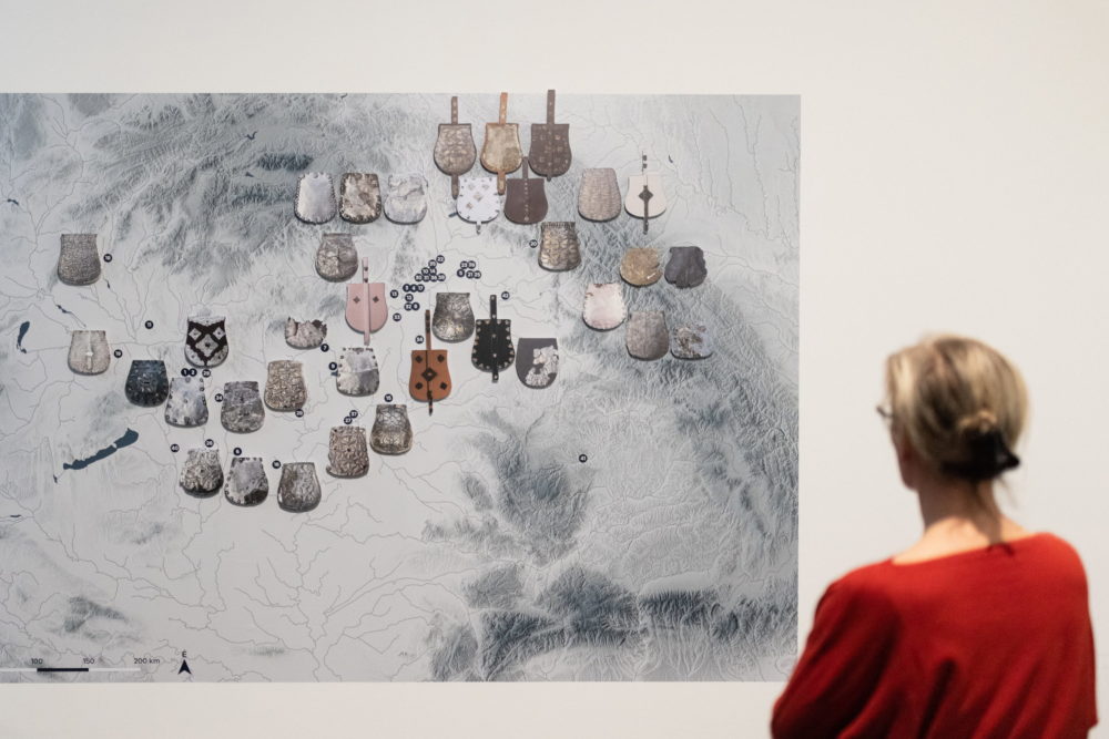 A pátyi sírleletekkel kibővülve mutatkozik be a Tarsolylemezek kiállítás