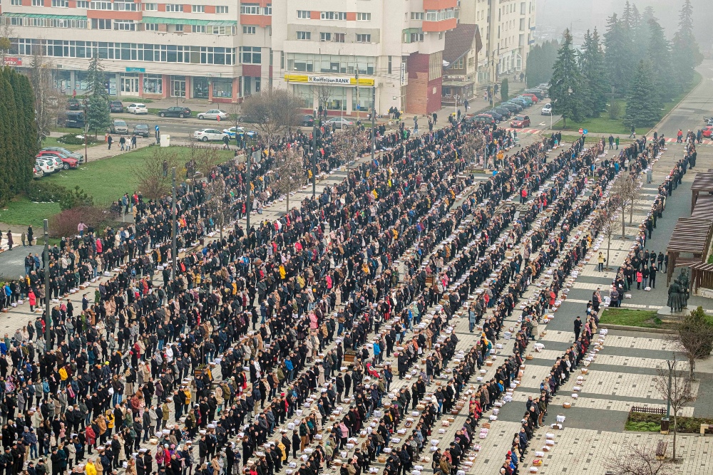 Húsvétvasárnapi ételszentelés Csíkszeredában