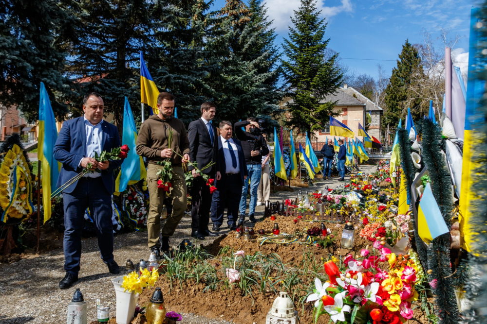 Újabb kárpátaljai magyarok estek el, mindennaposak a gyászszertartások