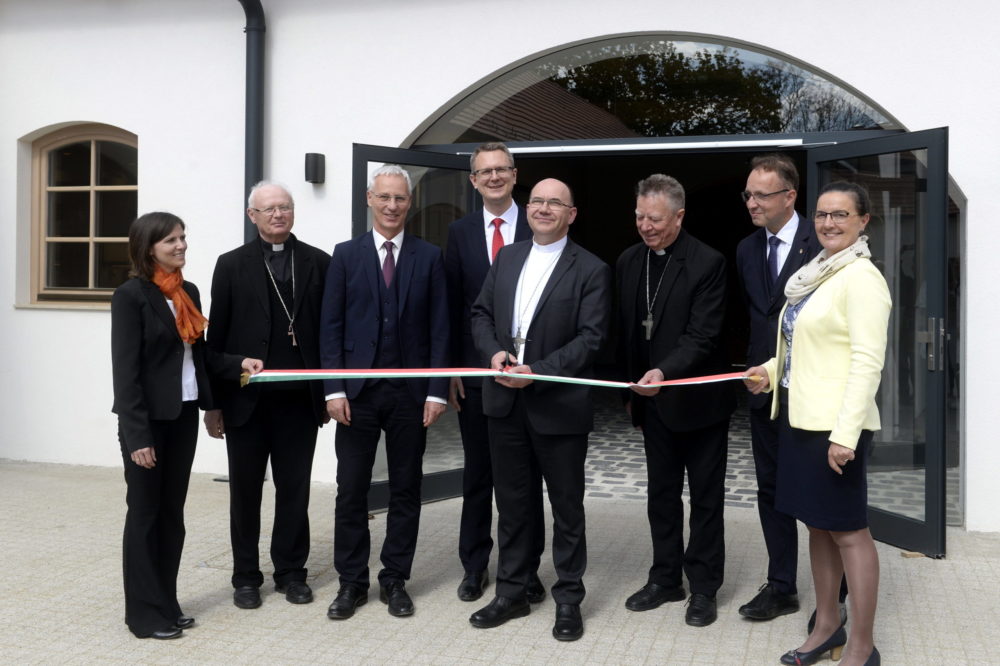 Átadták a Püspökvác elnevezésű katolikus rendezvényközpontot Vácon