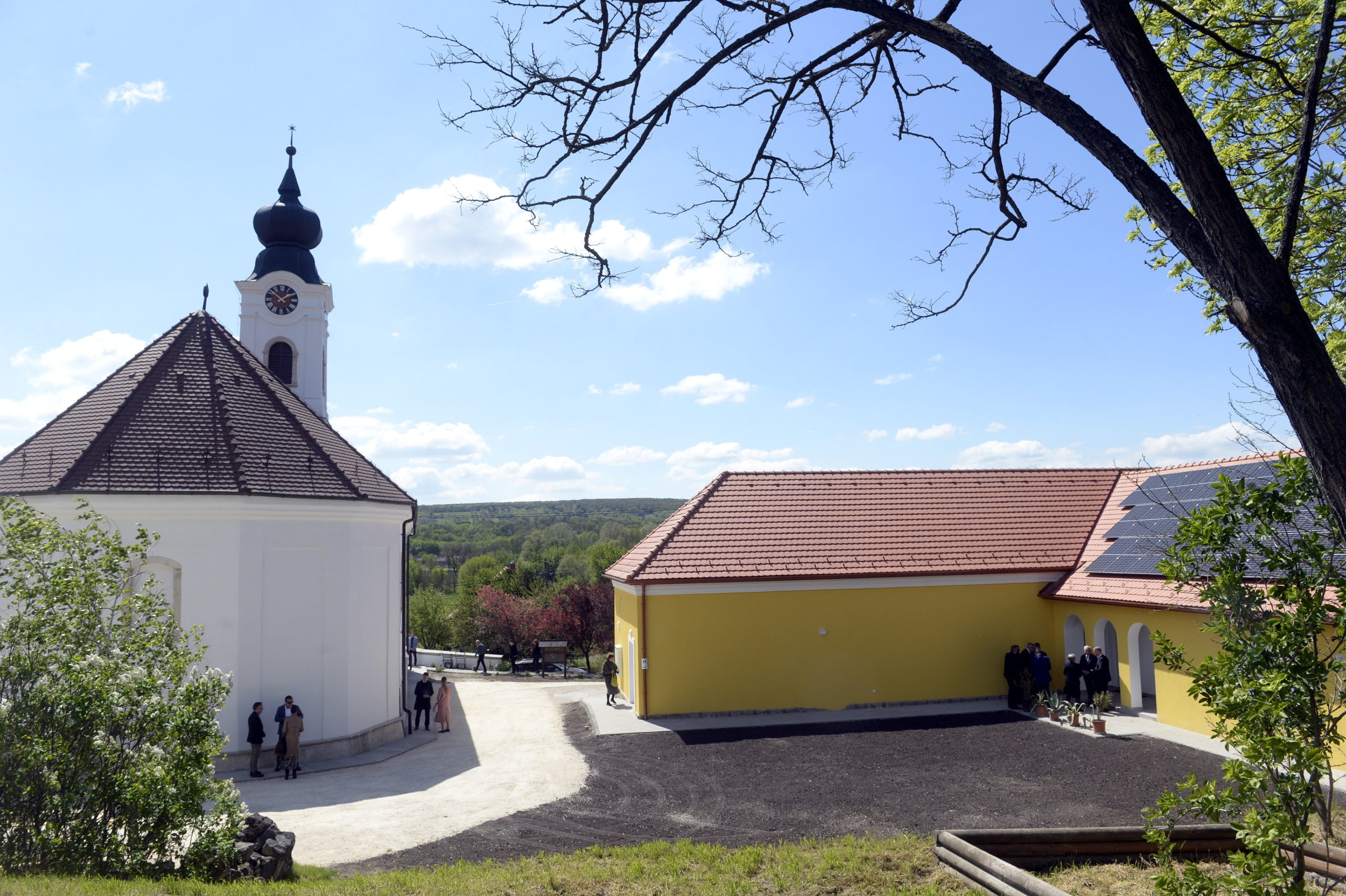 Felújították az alcsútdobozi református templomot és gyülekezeti házat