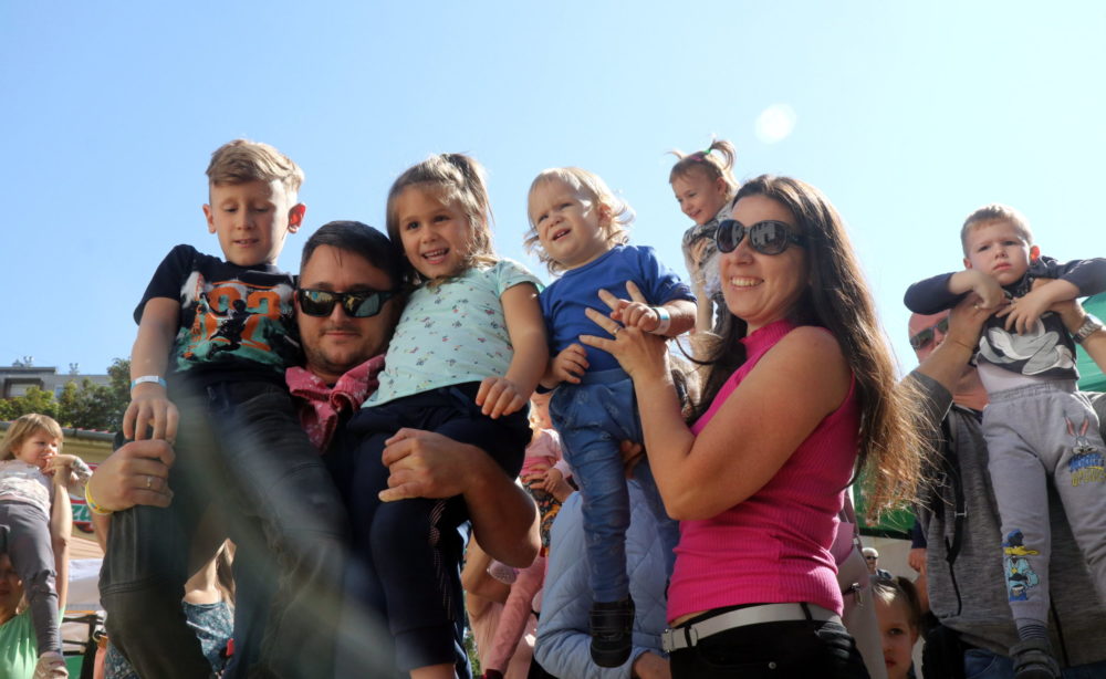 A kisgyermekes nők 96 százaléka végez otthon láthatatlan munkát