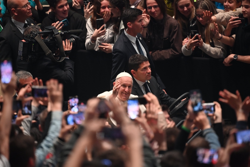 Ferenc pápa találkozója fiatalokkal