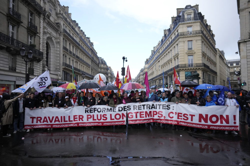 Franciaországban ismét százezrek tüntettek a vitatott nyugdíjreform ellen