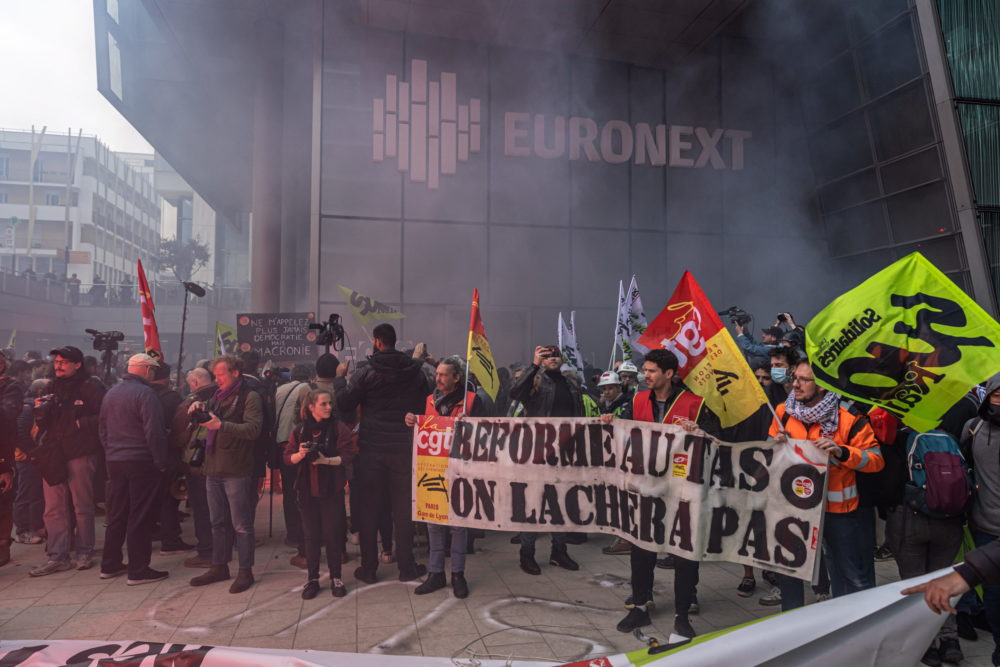 Tüntetések kísérik a francia elnök vidéki látogatásait