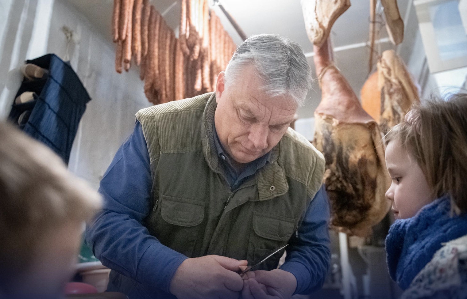 Orbán Viktor megmutatta segítőit