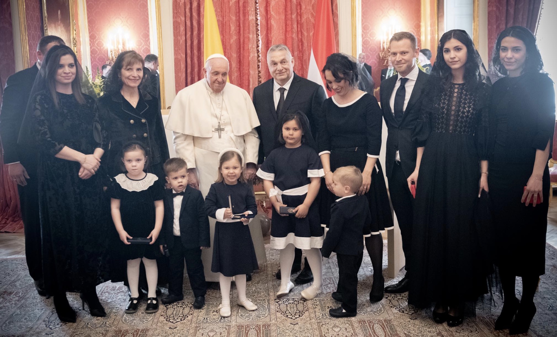 A miniszterelnök gyermekeivel és unokáival is találkozott Ferenc pápa