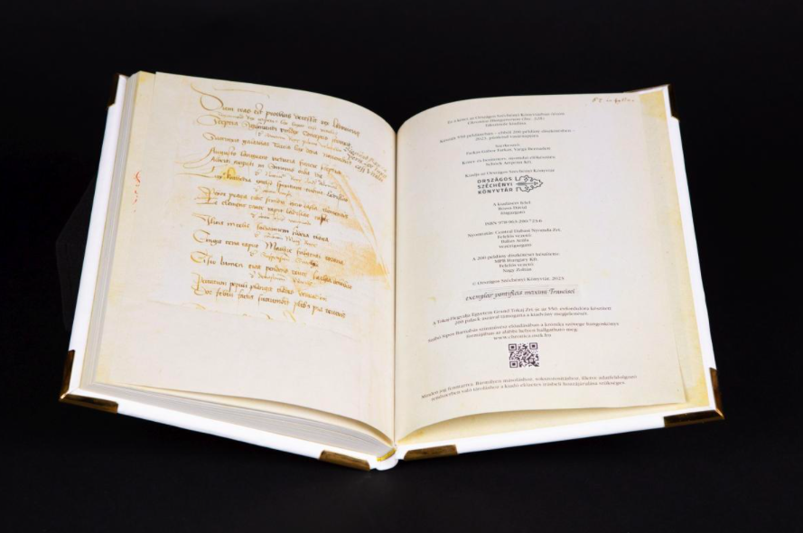 Az Országos Széchényi Könyvtár ajándéka a pápának