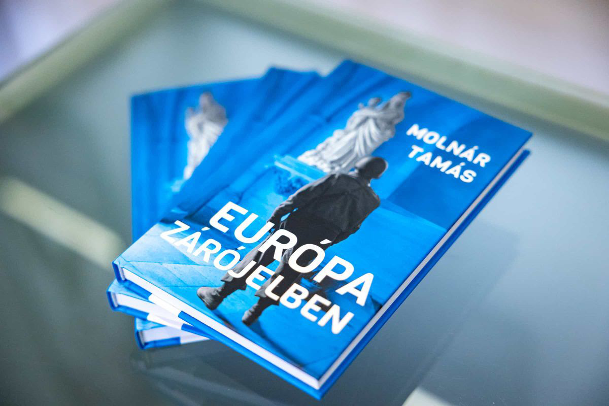 Európa zárójelben