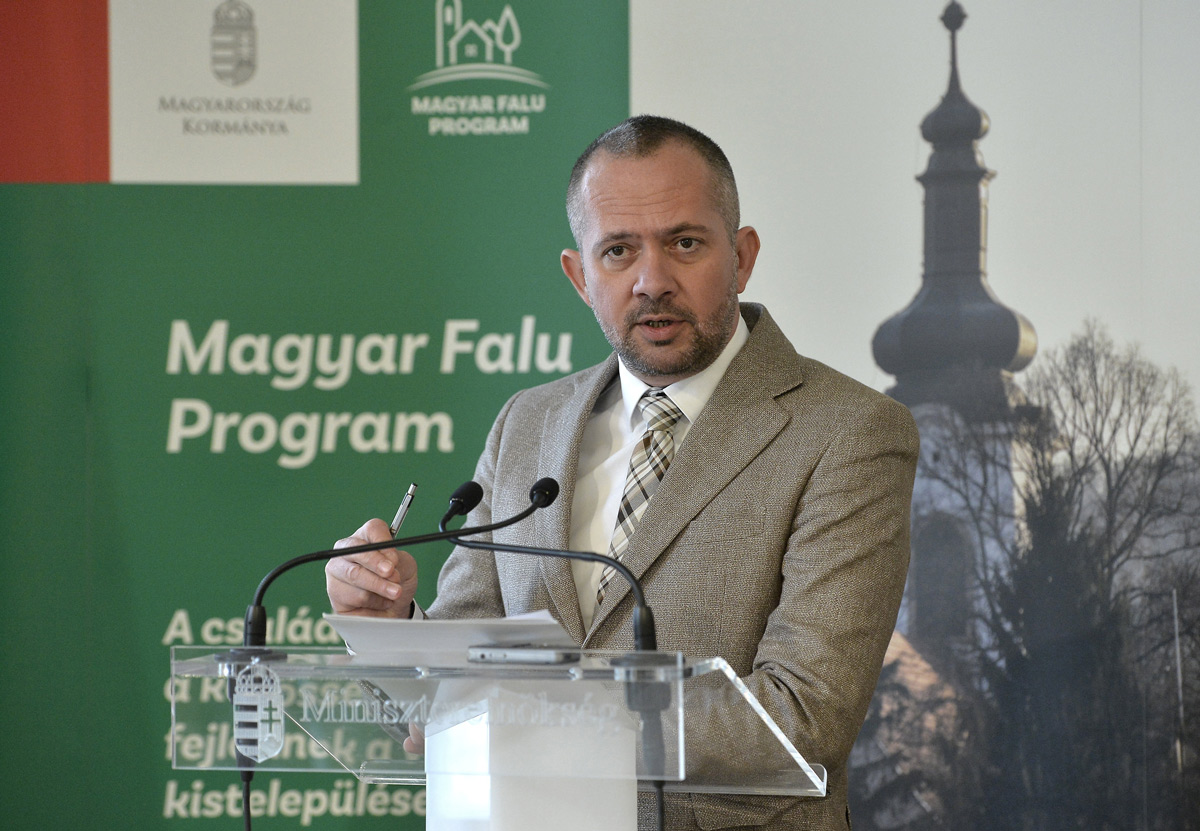 A kormány csaknem nyolcmilliárd forinttal támogatja a falusi kisboltokat