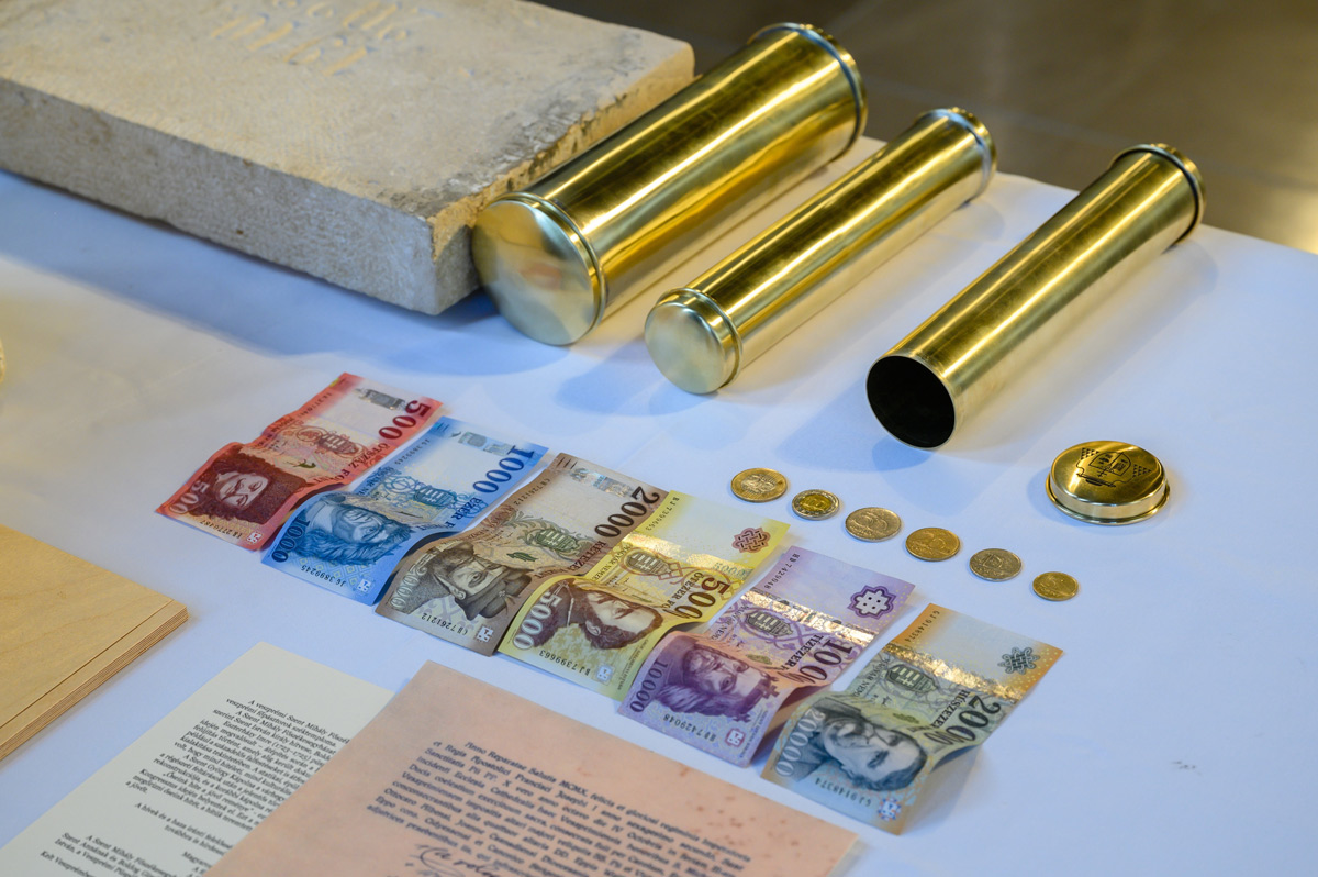 Időkapszulát helyeztek el a megújult veszprémi Szent Mihály Főszékesegyházban