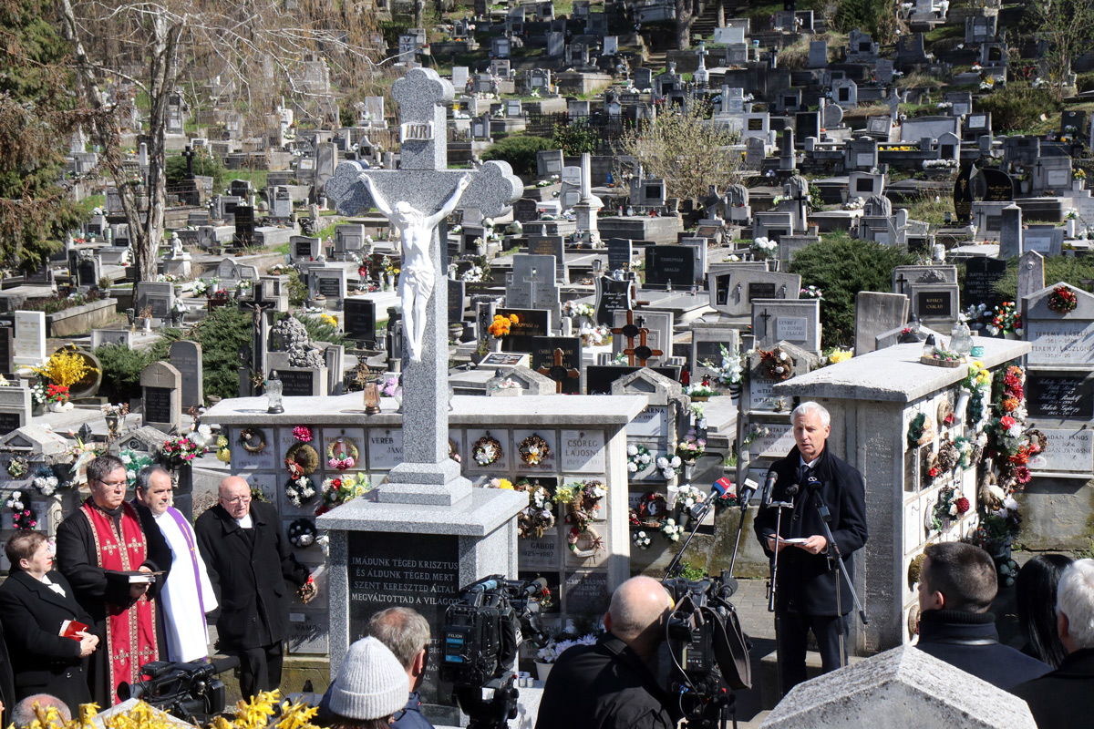 „A kereszt tanúságot tesz a szeretetről”