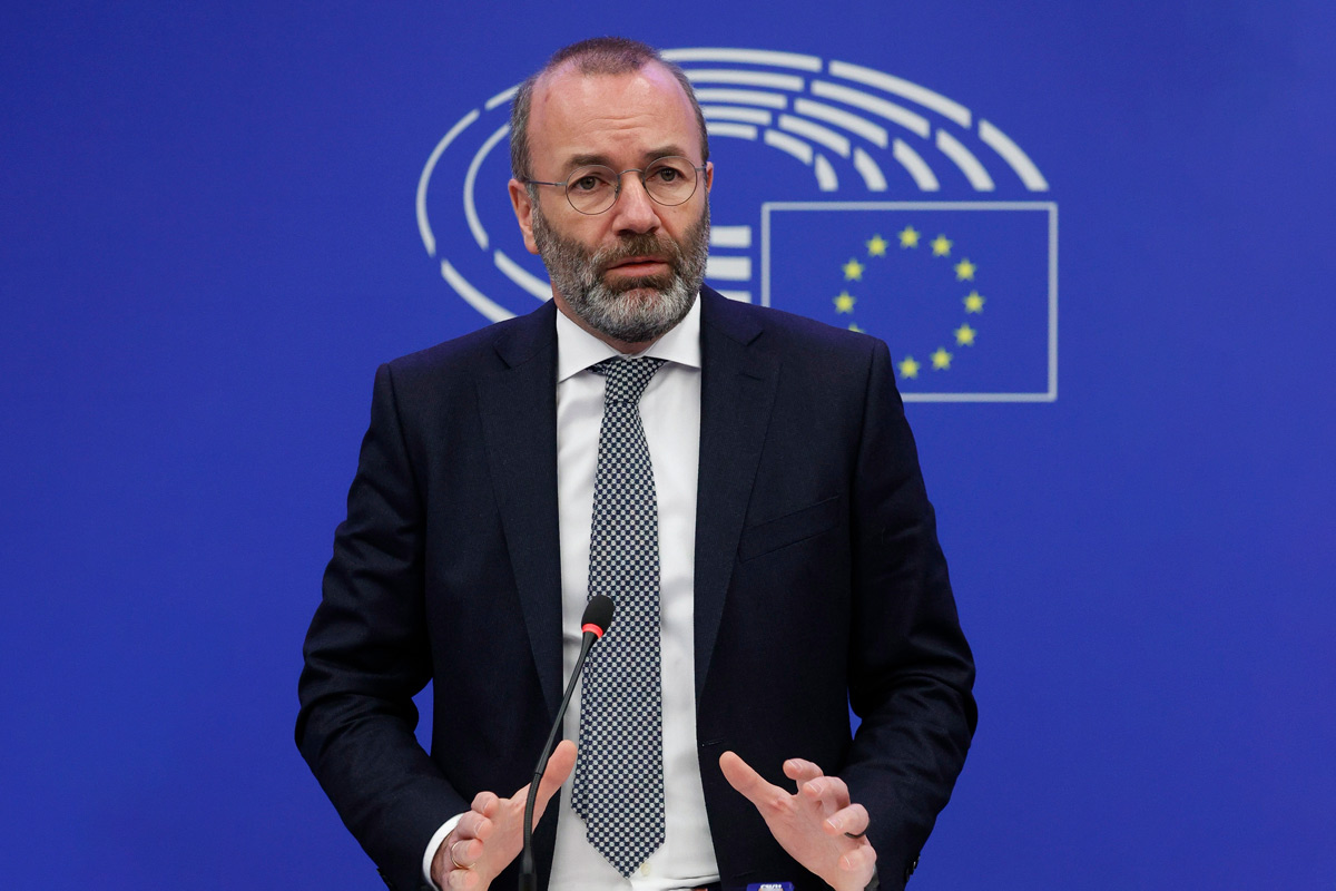 Jobbra nyithat a Néppárt