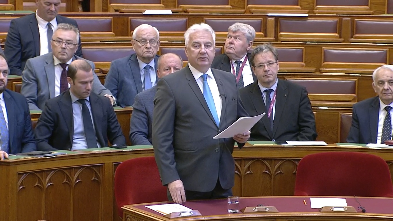 Semjén Zsolt: Ferenc pápa különleges gesztusa, hogy harmadszor jön hozzánk