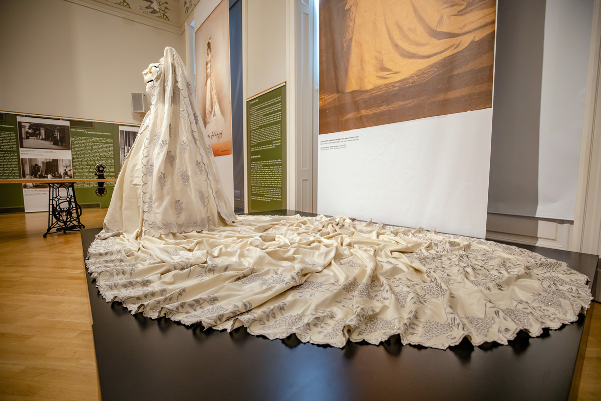 Hattyúk, griffek, rózsák