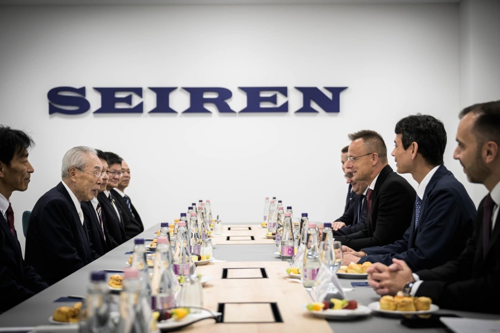 Átadták a japán Seiren csoport első európai gyártóegységét Pécsen