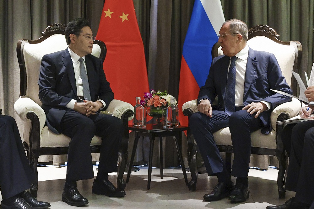 Kínai külügyér: Peking továbbra is kész előmozdítani az ukrajnai rendezést