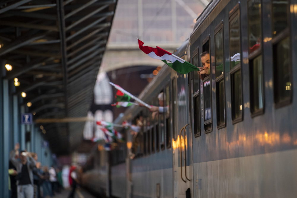 Elindult Erdélybe a Székely gyors és a Csíksomlyó expressz